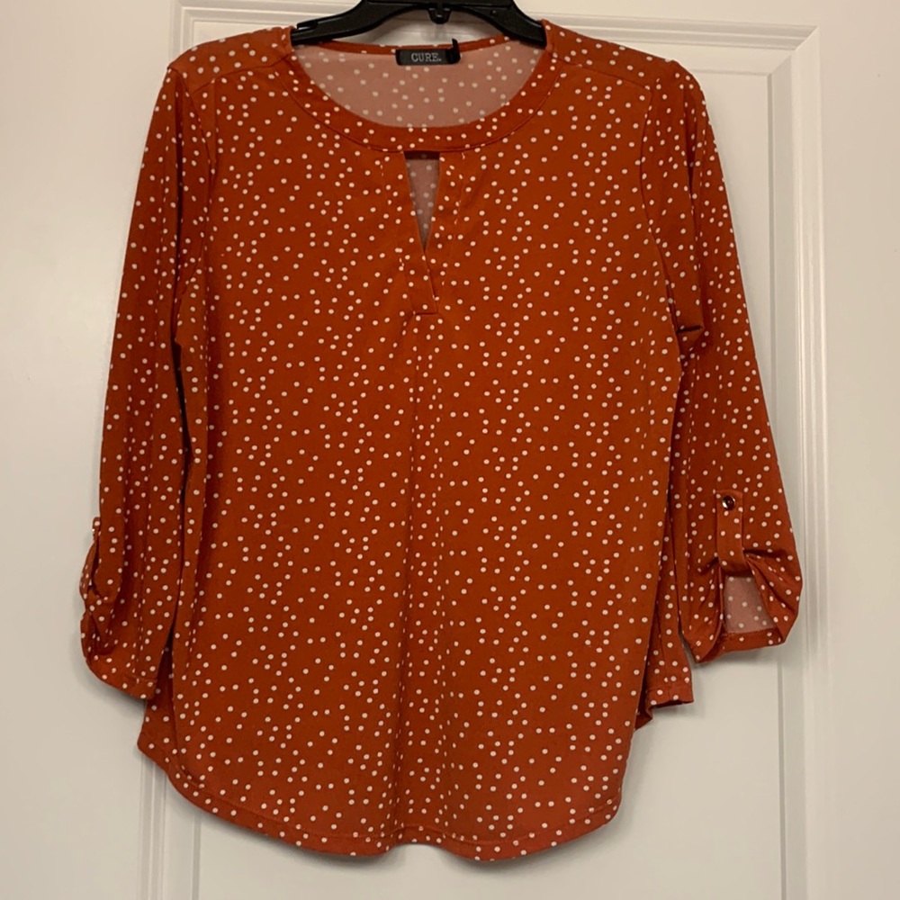 3/4 sleeve polka dot top with keyhole